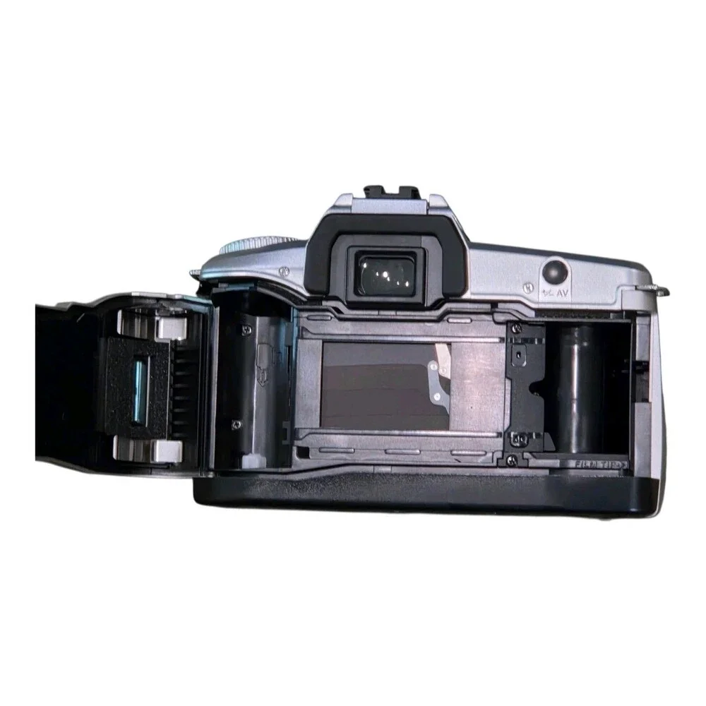 NIB Minolta Maxxum 50 35MM SLR Film Camera with  AF Zoom 28-80mm Vintage